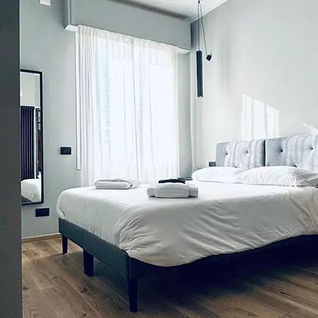 M4 Black Monolocale Moderno E Funzionale *