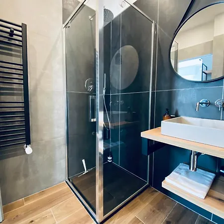 M4 Black Monolocale Moderno E Funzionale *